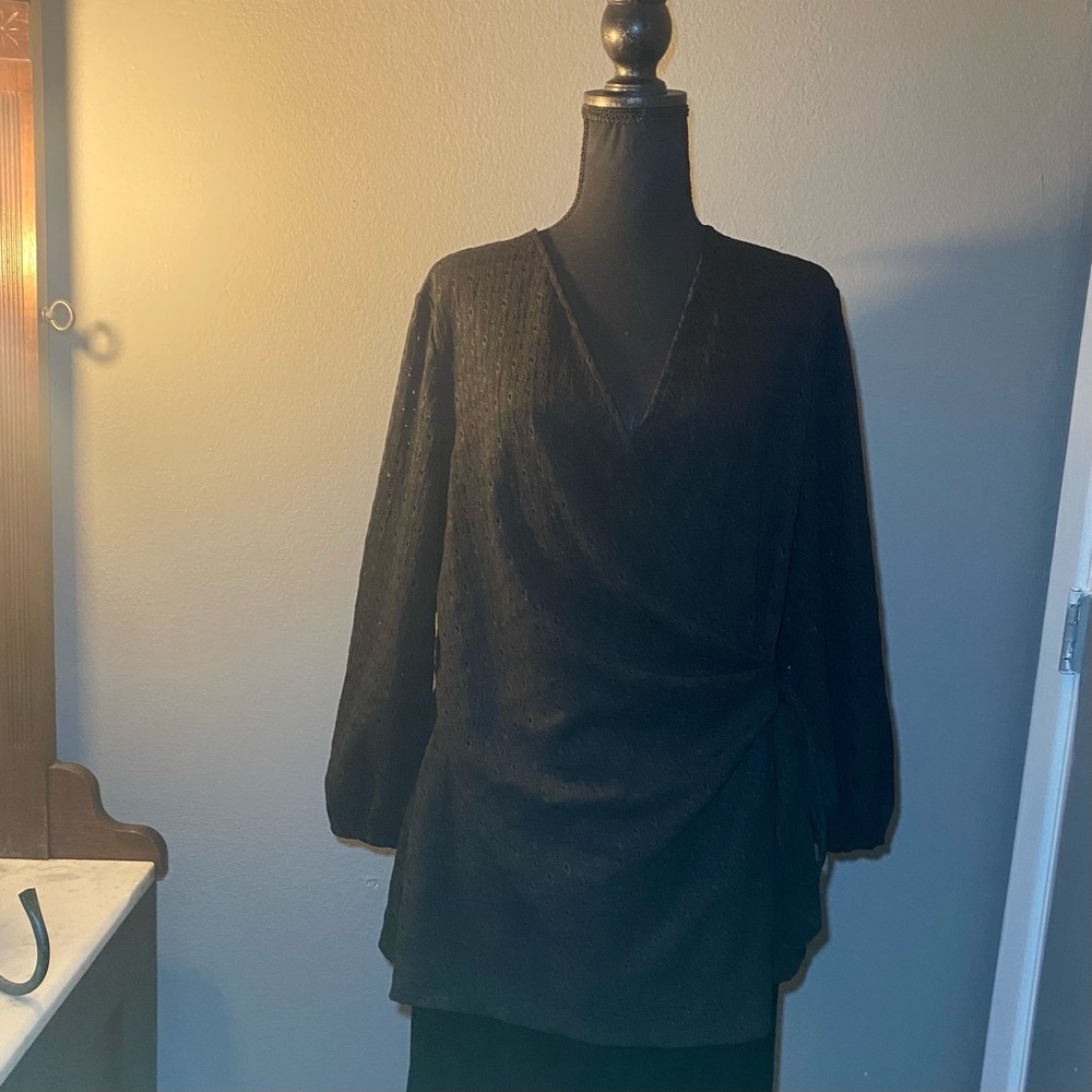 Anne Klein Surplice Style Pullover Top Eyelet Like Fabric Size XL